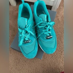 Turquoise New Balance  size 7.5